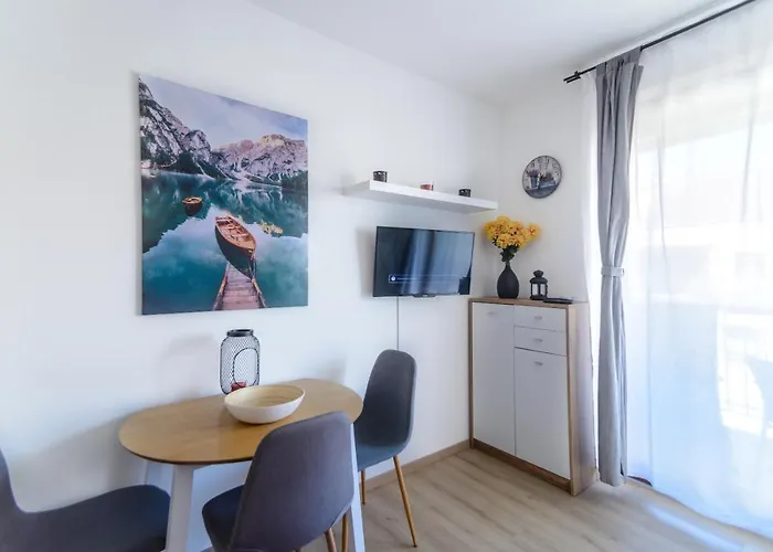 Tuscany Garden-free Parking-balcony-ac- Elevator Apartment *